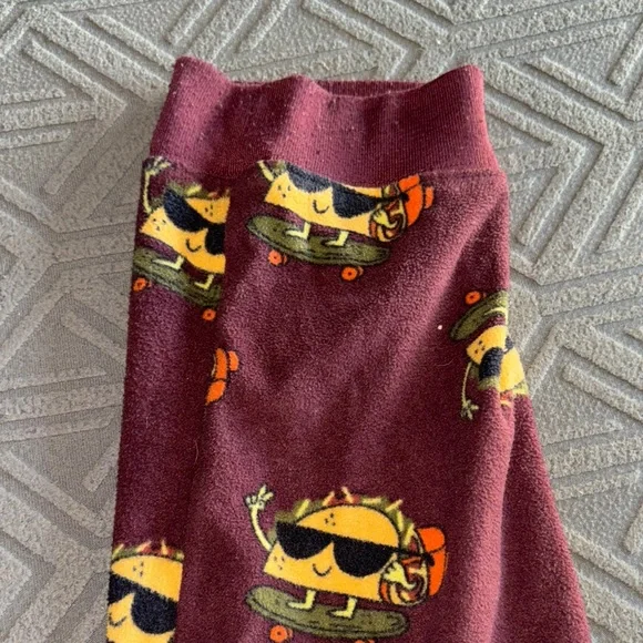 Boys on bottoms with tacos - Picture 4 of 5